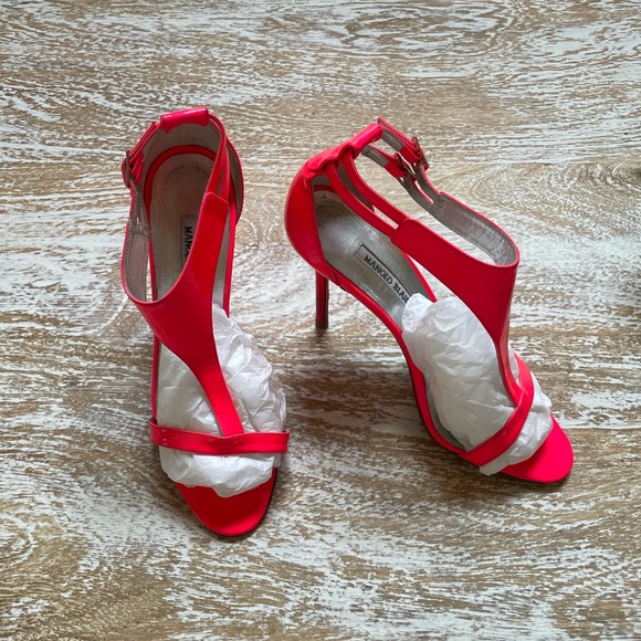 Manolo Blahnik Strattina Sandal - Picture 4 of 16